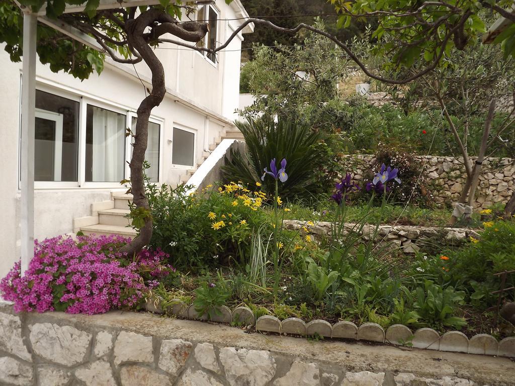 Guest House Vuljan Đảo Hvar Ngoại thất bức ảnh